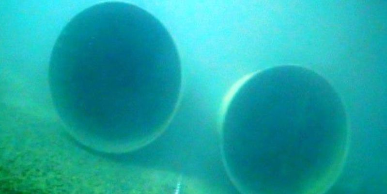 Underwater installation and repair of pipes and cables